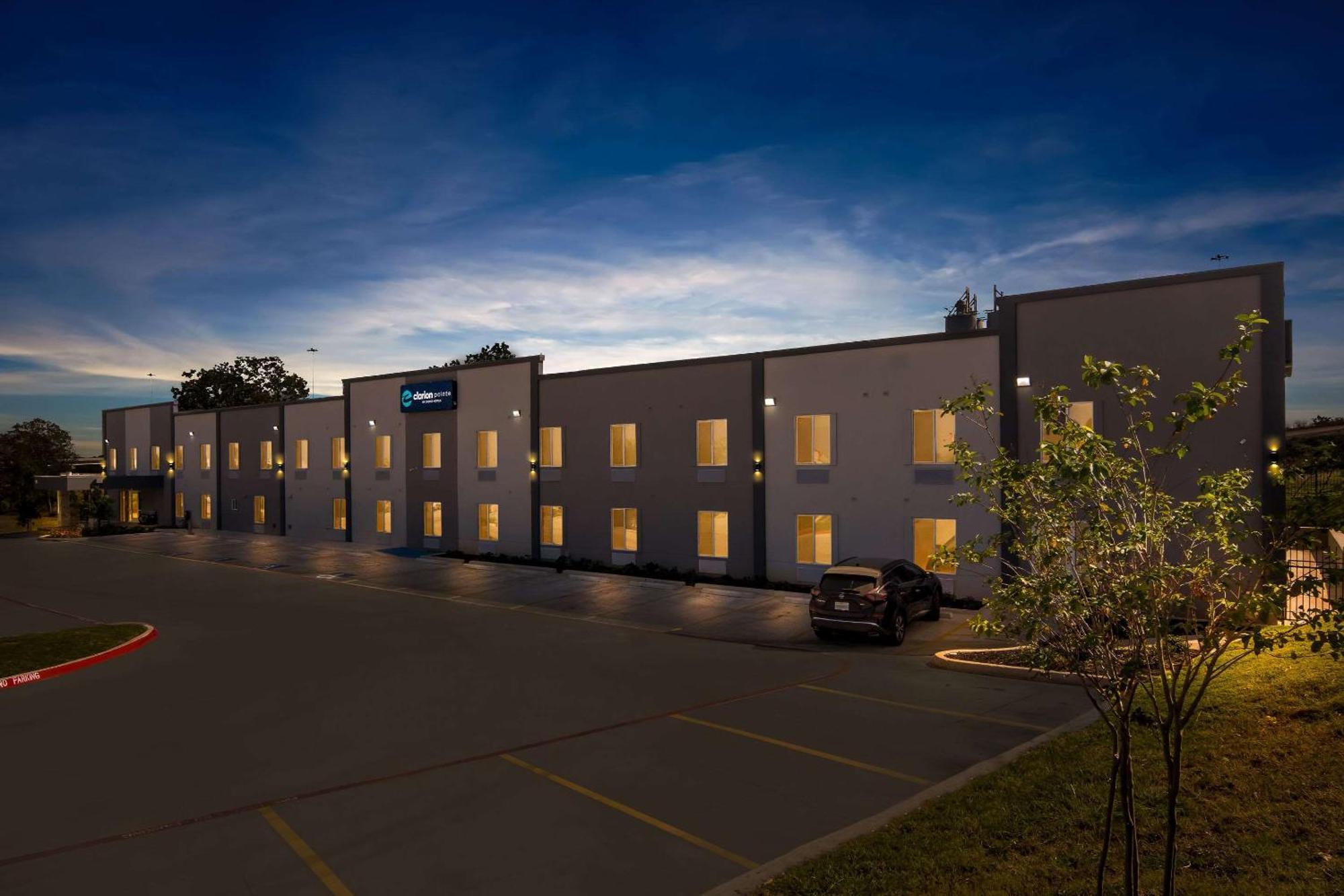 Clarion Pointe Hotel Fort Worth Eksteriør billede